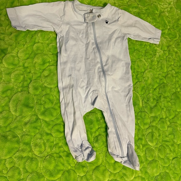 Three newborn footie pajamas - Picture 3 of 3